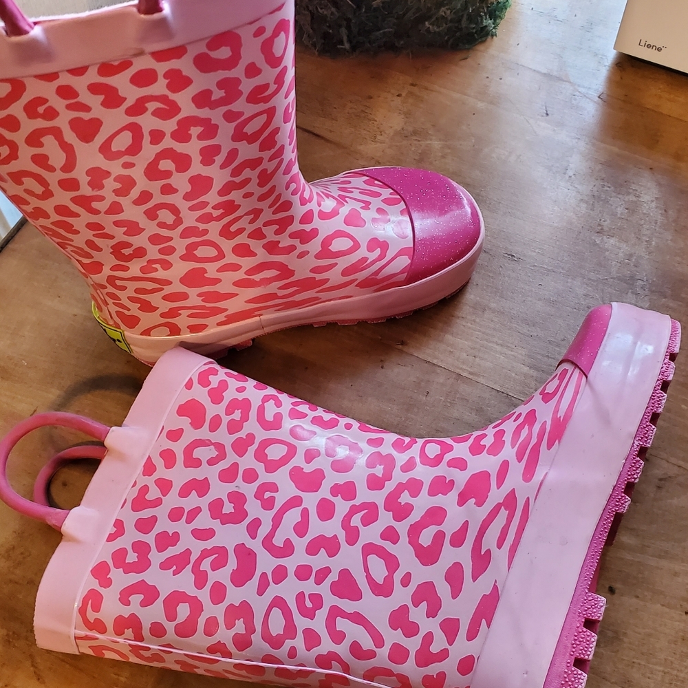 Girls size 8 rubber rain boots, pink leopard print sparkle